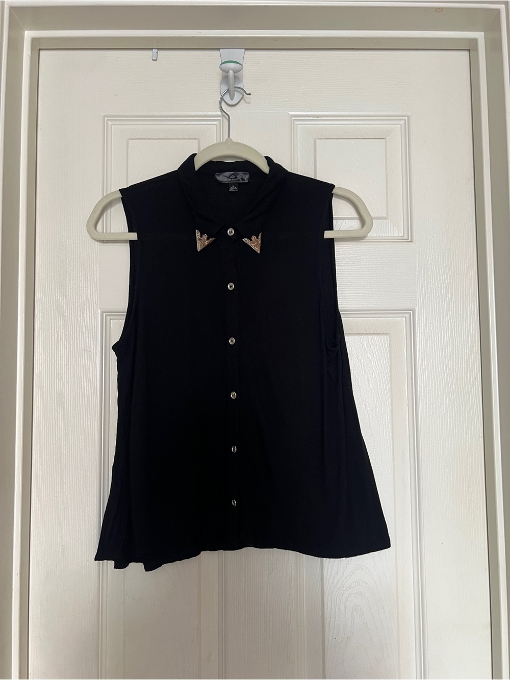 Iris Basic Black Sleeveless Button-Up Top with Metallic Collar Accents